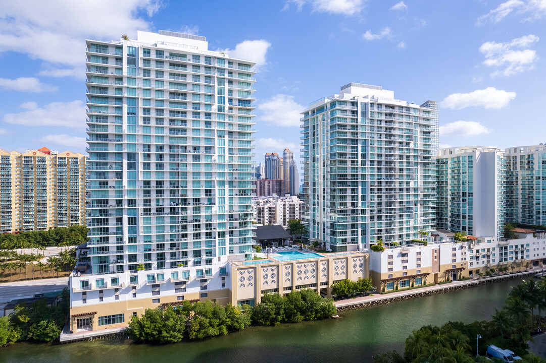 Parque Towers at St. Tropez in Sunny Isles Beach, FL - Building Photo