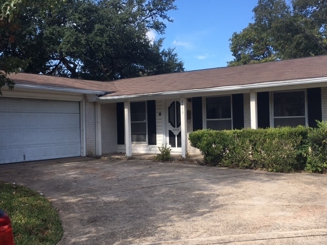 2413 Sussex Dr