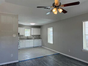 1926 Bayside St in Dallas, TX - Building Photo - Building Photo