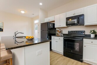 34 Rivers Point Row in Charleston, SC - Building Photo - Building Photo