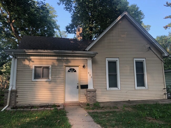 property at 335 N 1st St