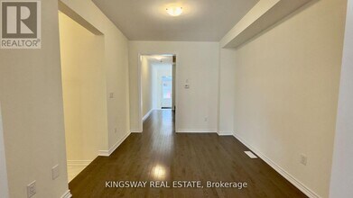 16 Blick Crescent in Aurora, ON - Building Photo - Building Photo