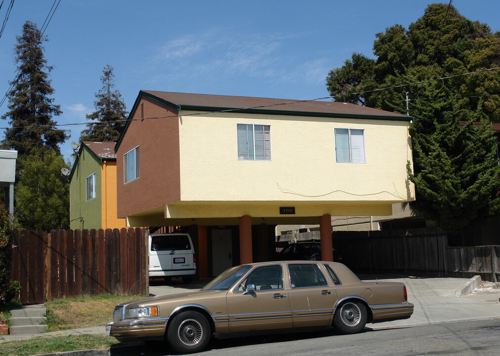 2713 Nevin Ave in Richmond, CA - Foto de edificio