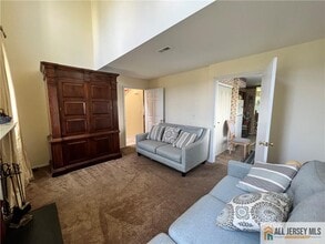 15 Jeffrey Cir in Dayton, NJ - Building Photo - Building Photo