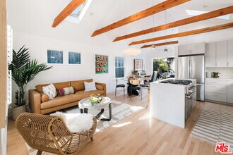 1517 Cabrillo Ave in Los Angeles, CA - Building Photo - Building Photo