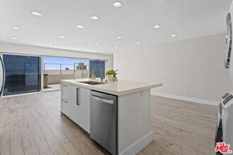 6955 Trolleyway S in Los Angeles, CA - Building Photo - Building Photo