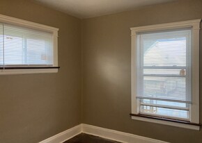 2808 E 124th St, Unit Upstairs