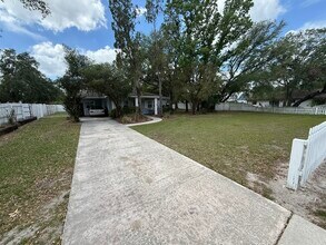 5305 Whiteway Dr in Tampa, FL - Building Photo - Building Photo