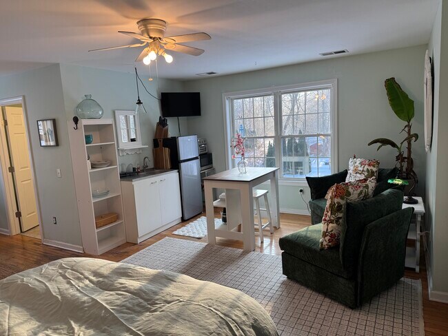 81 Wiese Albert Rd, Unit 2nd FL in Higganum, CT - Foto de edificio - Building Photo