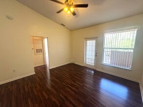 17952 Villa Creek Dr in Tampa, FL - Building Photo - Building Photo