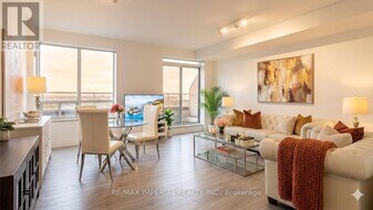 2 Clairtrell Rd in Toronto, ON - Building Photo