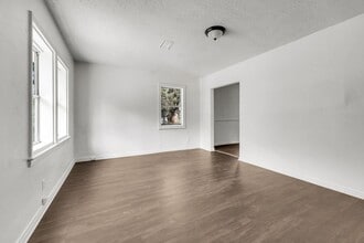 1227 Dena St in Jacksonville, FL - Foto de edificio - Building Photo