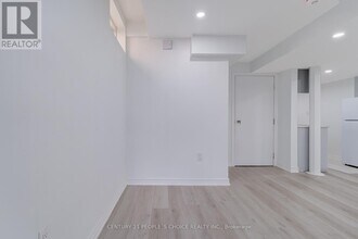 25 Drummondville Dr in Brampton, ON - Building Photo - Building Photo