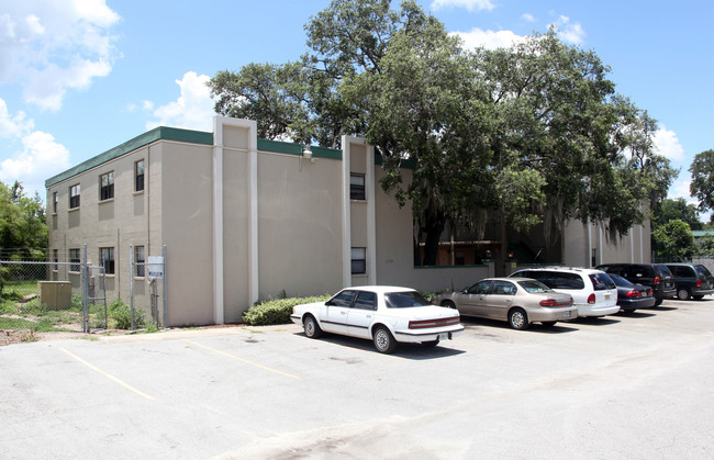 Sandanay Apartments in Tampa, FL - Foto de edificio - Building Photo