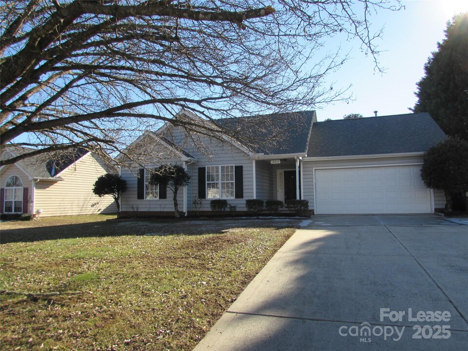 12610 Cumberland Crest Dr in Huntersville, NC - Building Photo