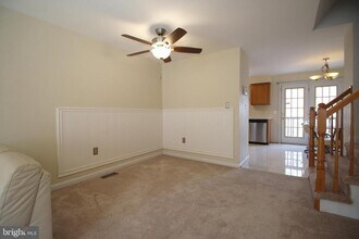 7831 Gum Springs Village Dr in Alexandria, VA - Building Photo - Building Photo