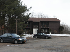 Eastview Apartments in Cairo, NY - Foto de edificio - Building Photo