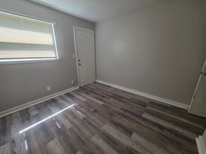 6203 E 152 Terrace in Grandview, MO - Building Photo - Building Photo