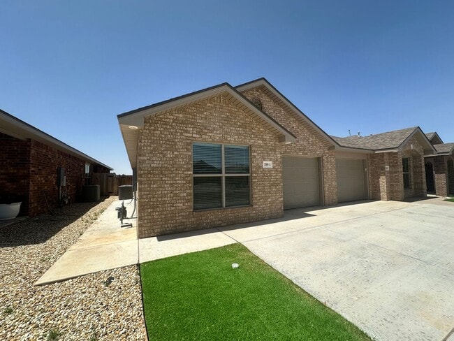 2009 Aberdeen Ave in Wolfforth, TX - Building Photo - Building Photo