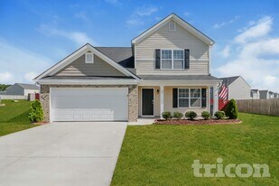 42 Folkstone Ct in Bunnlevel, NC - Building Photo