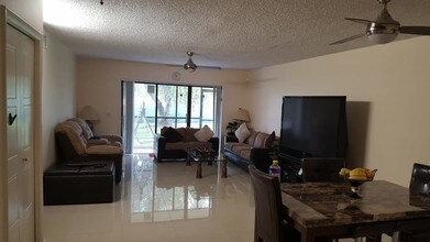 16491 Blatt Blvd, Unit 102 in Weston, FL - Building Photo - Building Photo