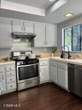 609 Via Novella in Oak Park, CA - Building Photo - Building Photo