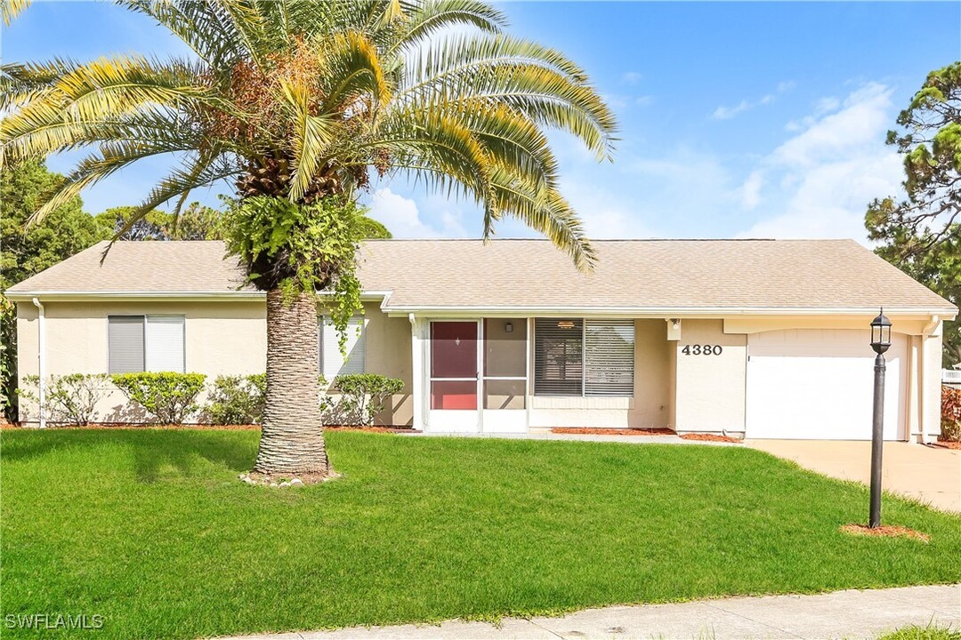 4380 Natchez Terrace in North Port, FL - Building Photo