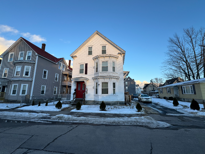 715 Union St in Manchester, NH - Building Photo
