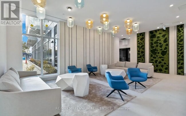 500 Plains Rd E in Burlington, ON - Building Photo - Building Photo