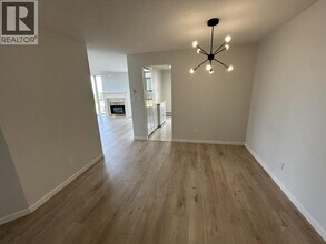 4689 Hazel St in Burnaby, BC - Building Photo - Building Photo