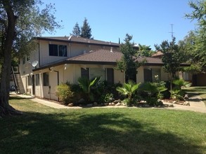 916 Dornajo Way in Sacramento, CA - Building Photo - Building Photo