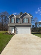 255 Buckhorn Cir in Weaver, AL - Building Photo - Building Photo