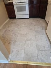 130 Lindsey Ct, Unit 130 in Franklin Park, NJ - Foto de edificio - Building Photo