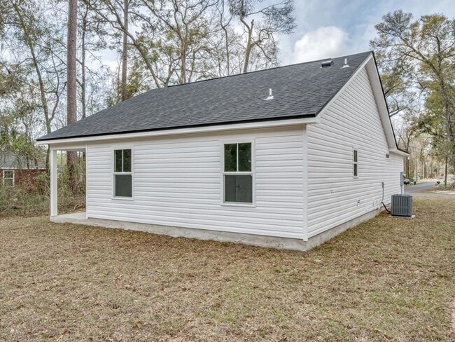 43 Broken Bow Trail in Crawfordville, FL - Building Photo - Building Photo
