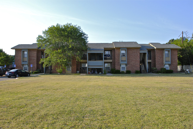 Granbury Heights Apartments in Granbury, TX - Building Photo - Building Photo