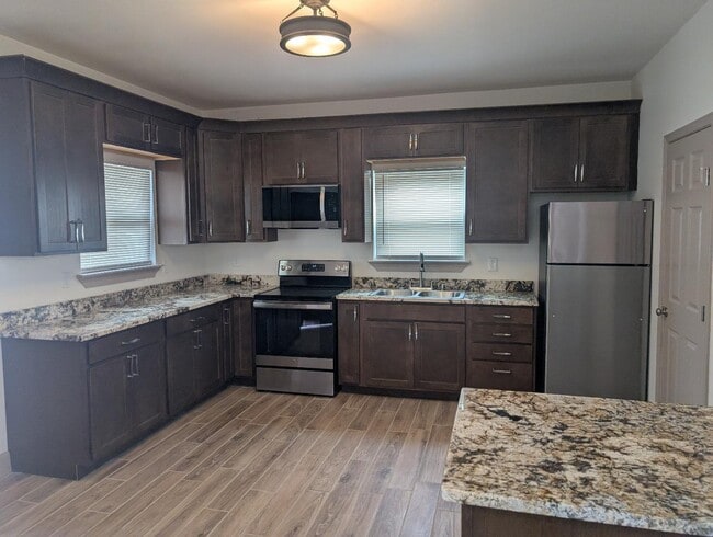 210 Western Dr in Del Rio, TX - Foto de edificio - Building Photo