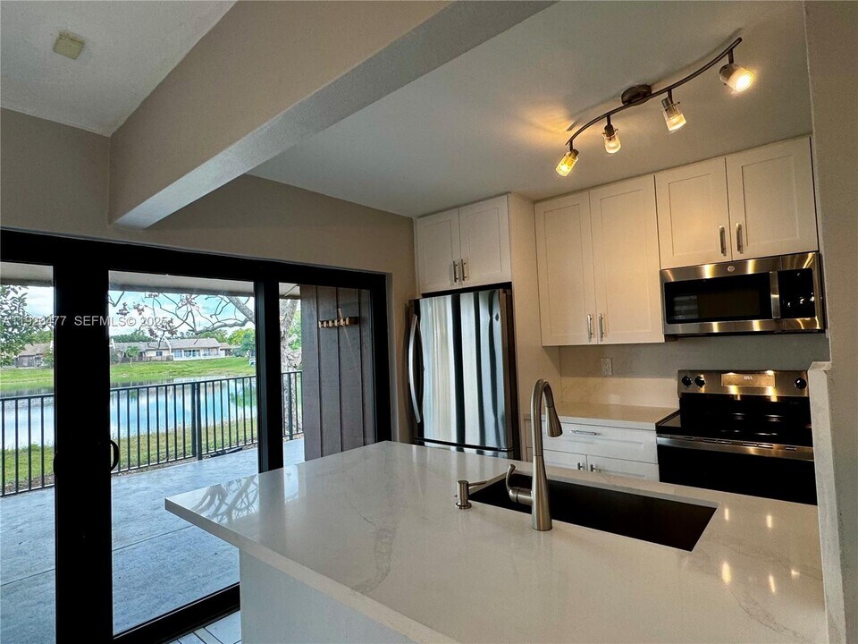 12365 SW 119th Terrace in Miami, FL - Building Photo