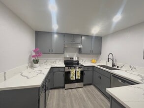 1601 E Cypress St, Unit 1601-B in Covina, CA - Foto de edificio - Building Photo