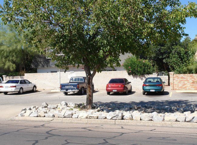 5227 Fairbanks Dr in El Paso, TX - Building Photo - Building Photo