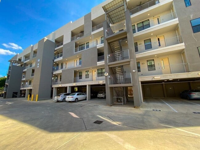 2401 Crawford St, Unit B107 in Houston, TX - Building Photo - Building Photo