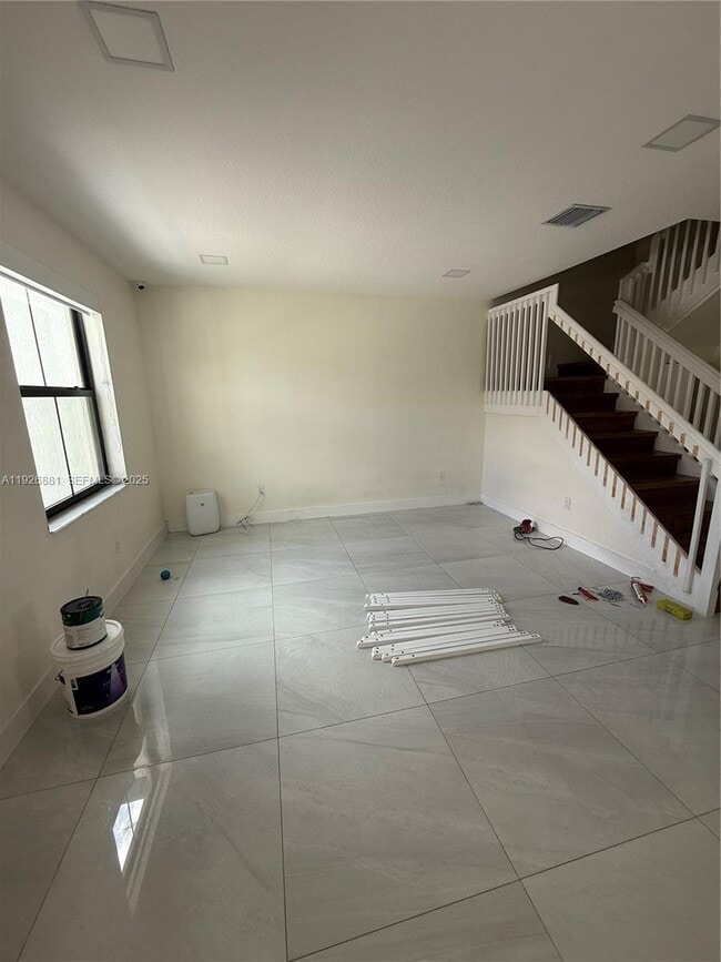 11128 W 32nd Ln in Hialeah, FL - Building Photo - Building Photo