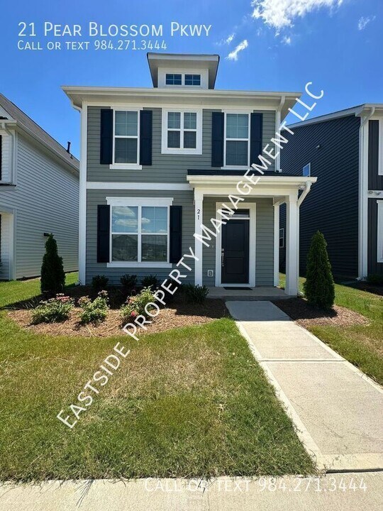 21 Pear Blossom Pkwy in Clayton, NC - Building Photo