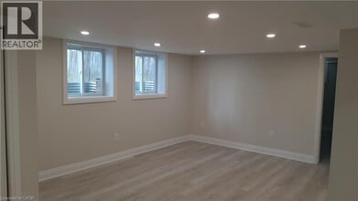 160 Macassa Ave in Hamilton, ON - Building Photo - Building Photo