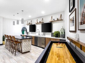 7403 in Los Angeles, CA - Building Photo - Interior Photo