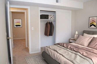 Citadel Apartments in Omaha, NE - Foto de edificio - Building Photo