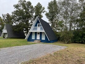 12 Swiss Dr in Manchester, TN - Building Photo