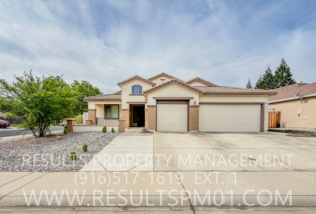301 St Joseph Ct in Roseville, CA - Building Photo