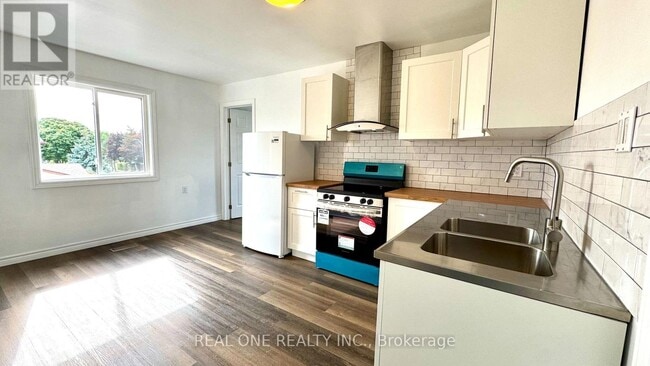 56 Skylark Dr in Hamilton, ON - Building Photo - Building Photo