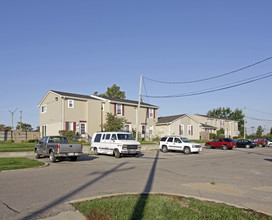 Bloomfield Hills Townhouse Cooperative in Pontiac, MI - Building Photo - Building Photo