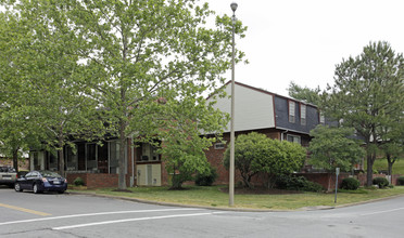 The Cloisters in Richmond, VA - Building Photo - Building Photo